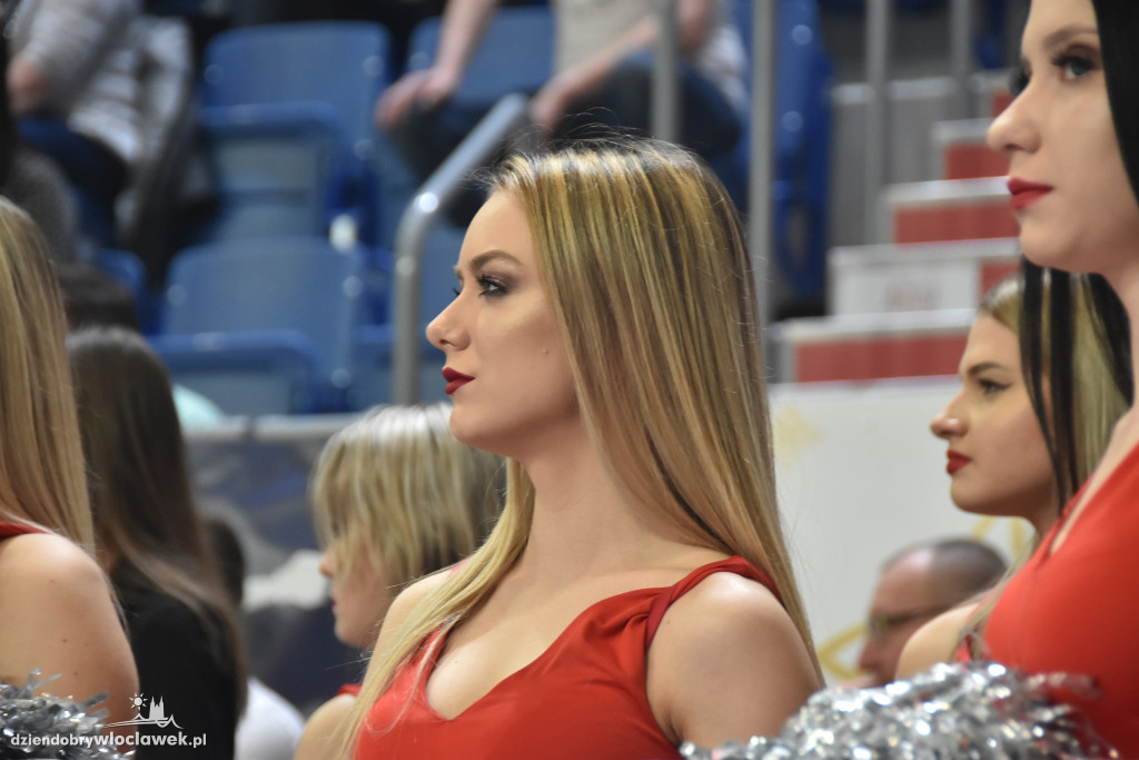 Cheerleaderki i Roti na meczu z Toruniem