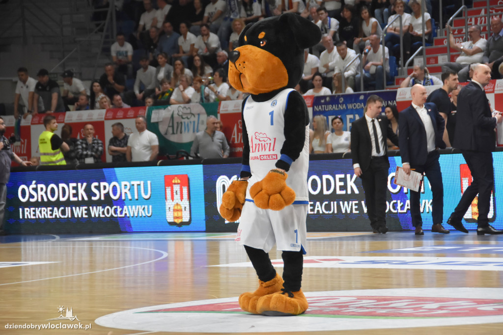 Cheerleaderki i Roti na meczu z Toruniem