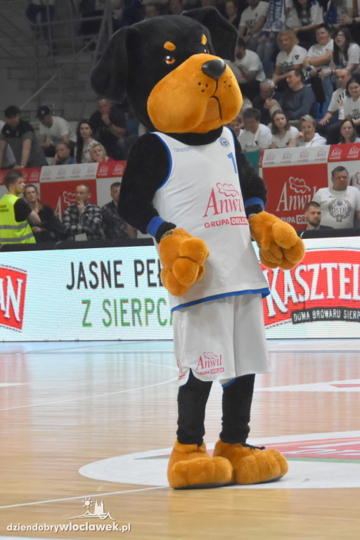 Cheerleaderki i Roti na meczu z Toruniem