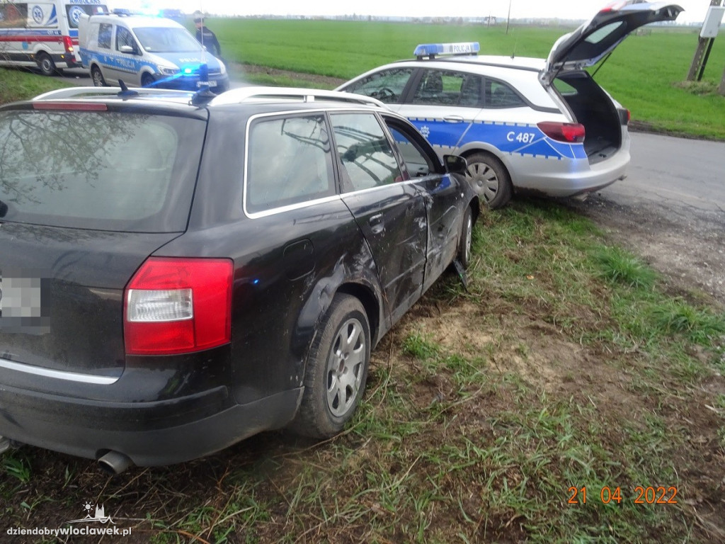 Ucieczka przed policją zakończona w rowie