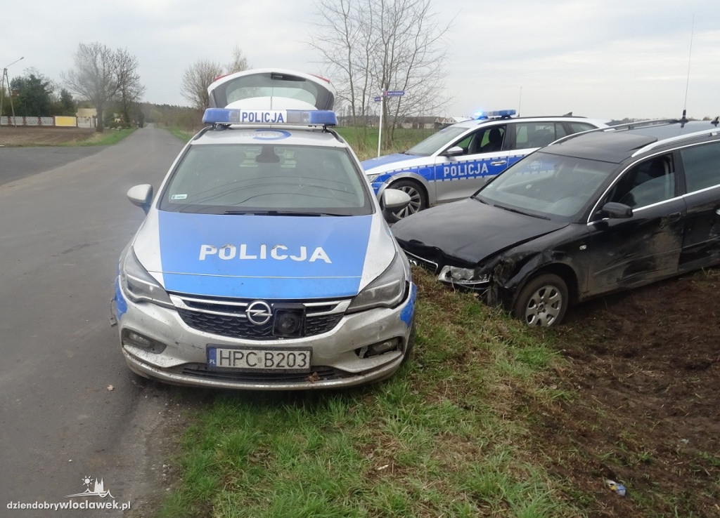 Ucieczka przed policją zakończona w rowie