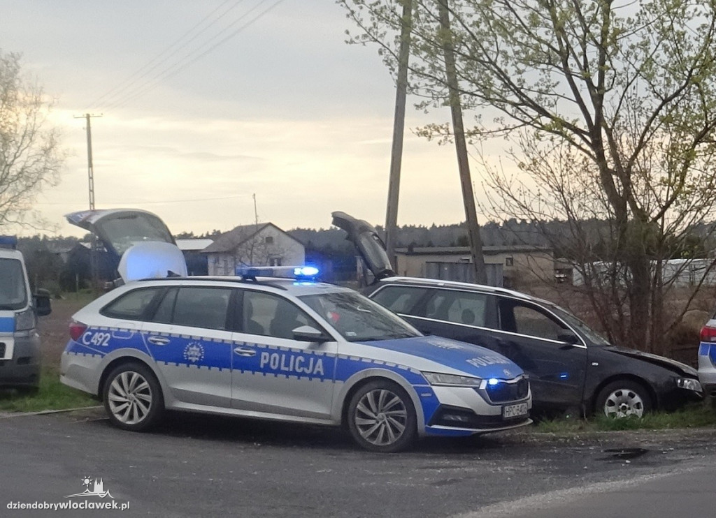 Ucieczka przed policją zakończona w rowie