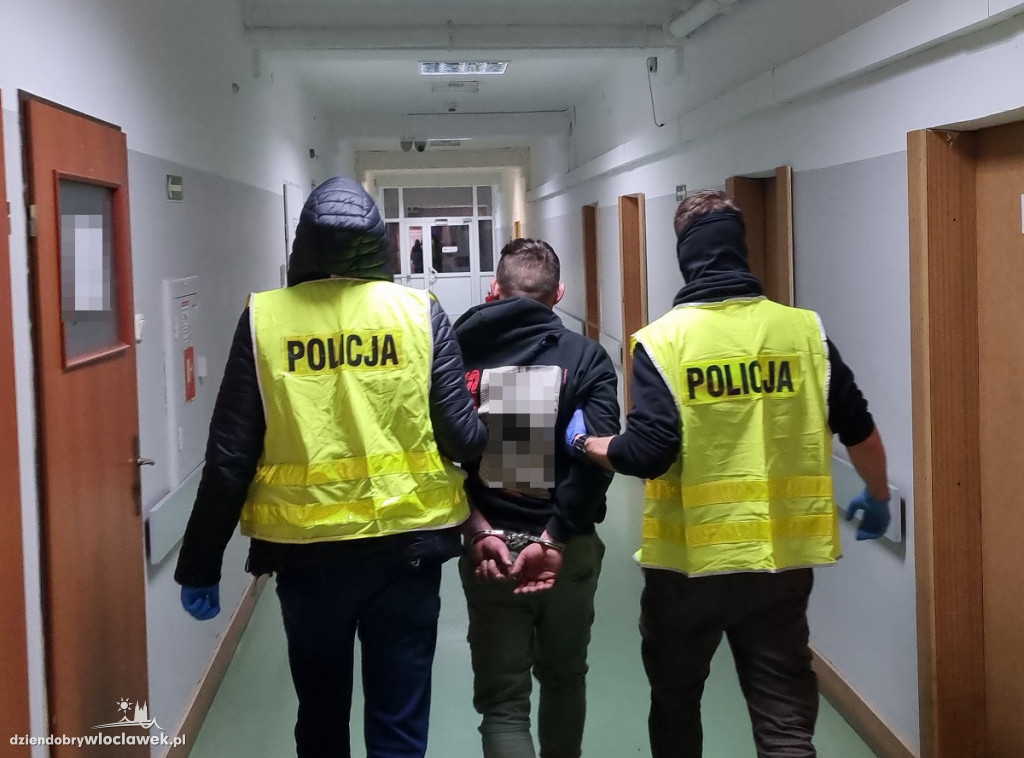Ucieczka przed policją zakończona w rowie