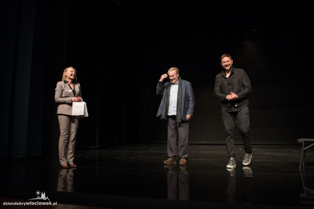 Olbrychski i Karolak w teatrze