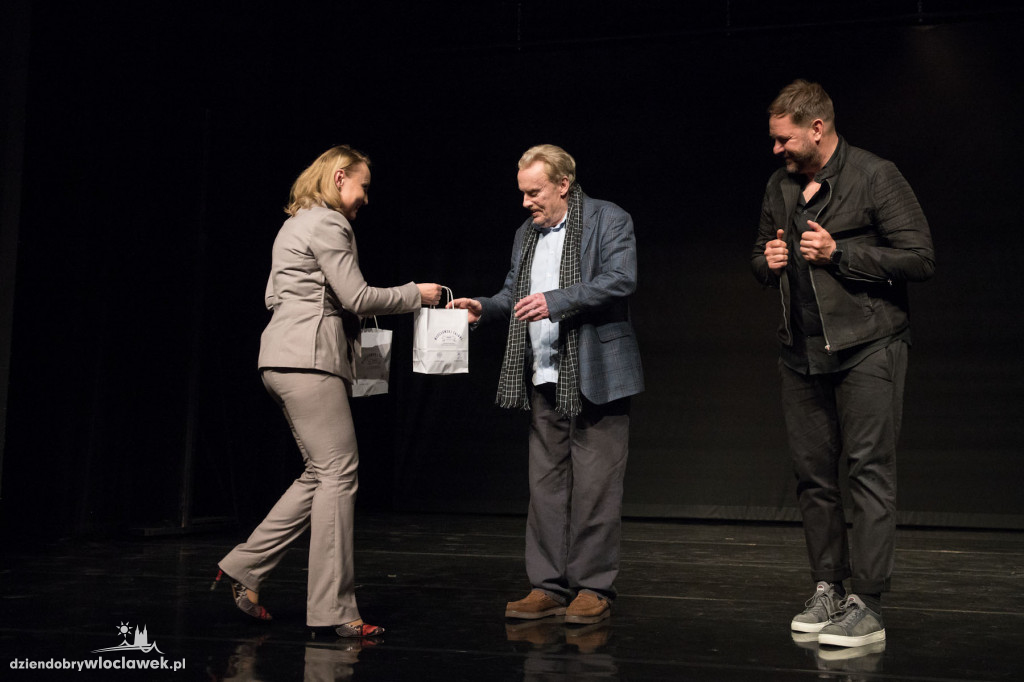 Olbrychski i Karolak w teatrze