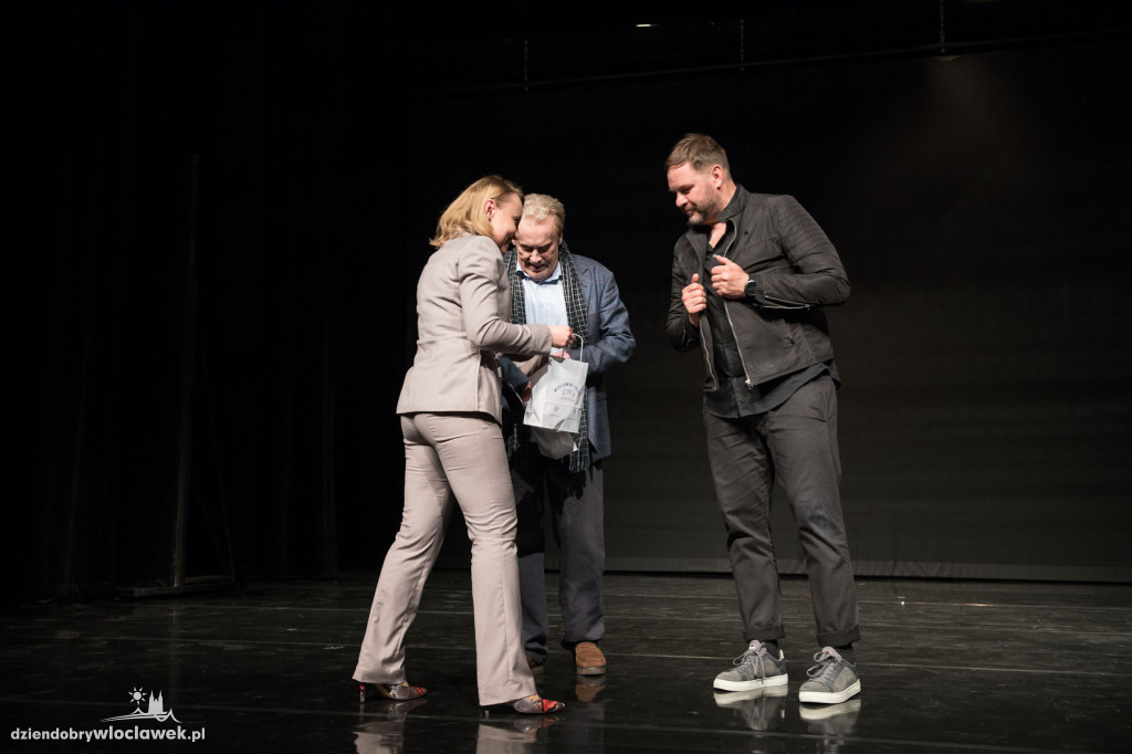 Olbrychski i Karolak w teatrze