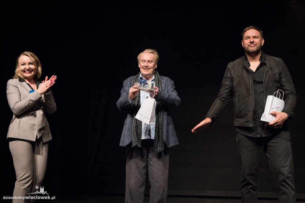 Olbrychski i Karolak w teatrze