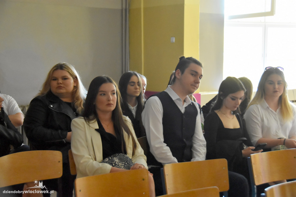 Zakończenie roku maturzystów w Baczyńskim