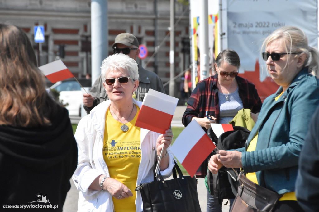 Święto Flagi. Kilkaset osób z biało-czerwoną
