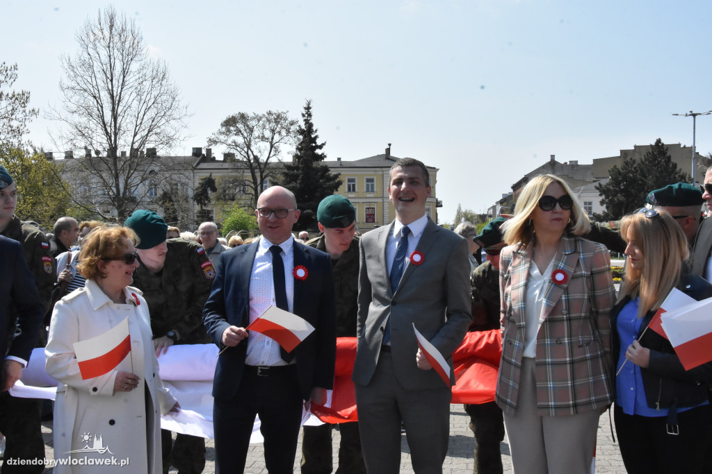 Święto Flagi. Kilkaset osób z biało-czerwoną