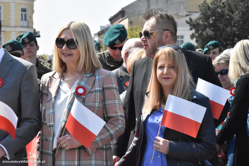 Święto Flagi. Kilkaset osób z biało-czerwoną