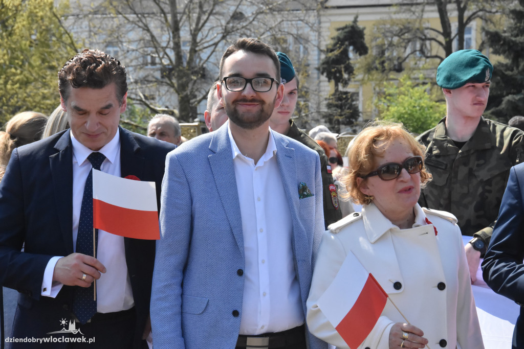 Święto Flagi. Kilkaset osób z biało-czerwoną