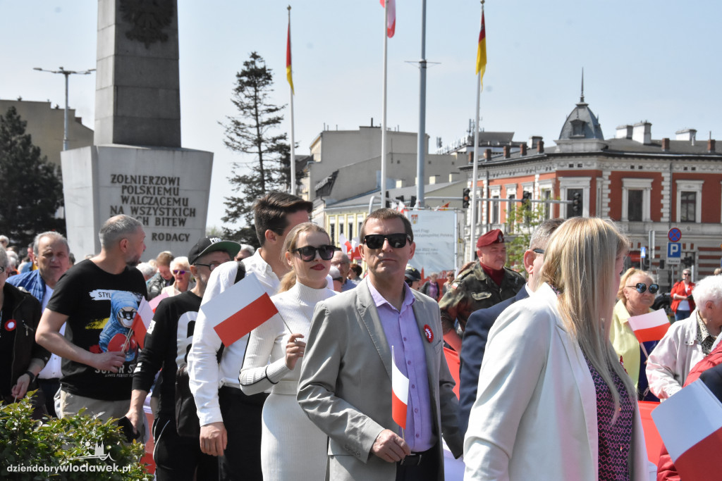 Święto Flagi. Kilkaset osób z biało-czerwoną