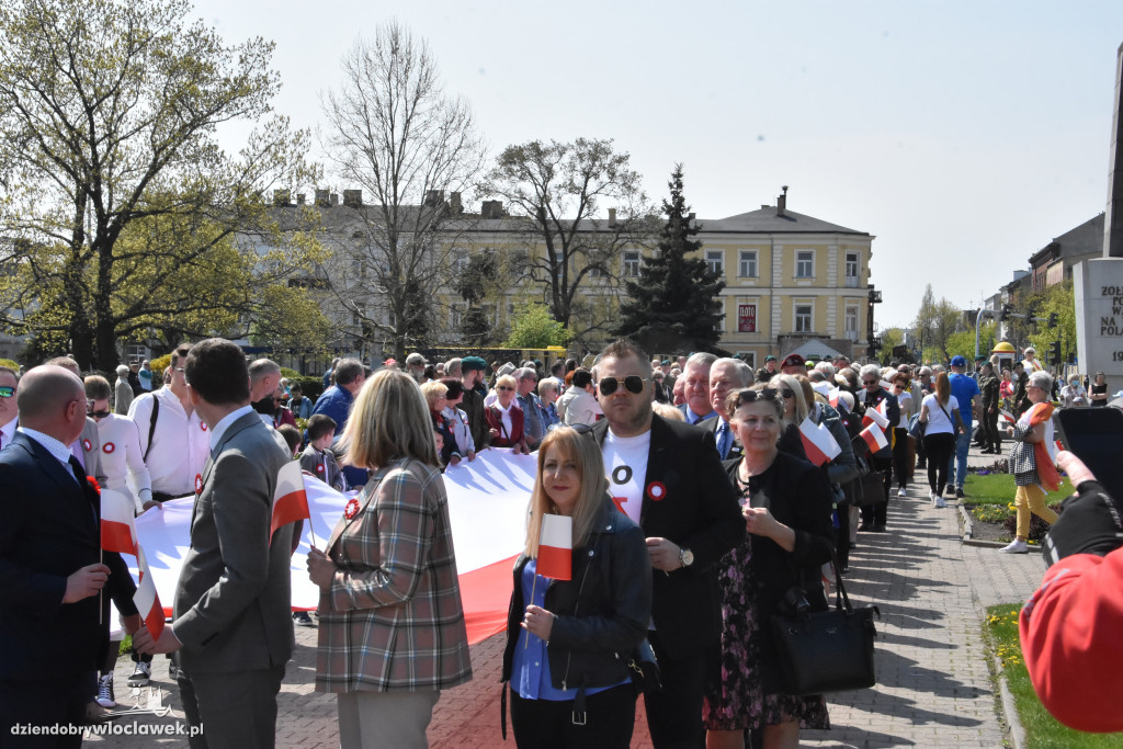 Święto Flagi. Kilkaset osób z biało-czerwoną