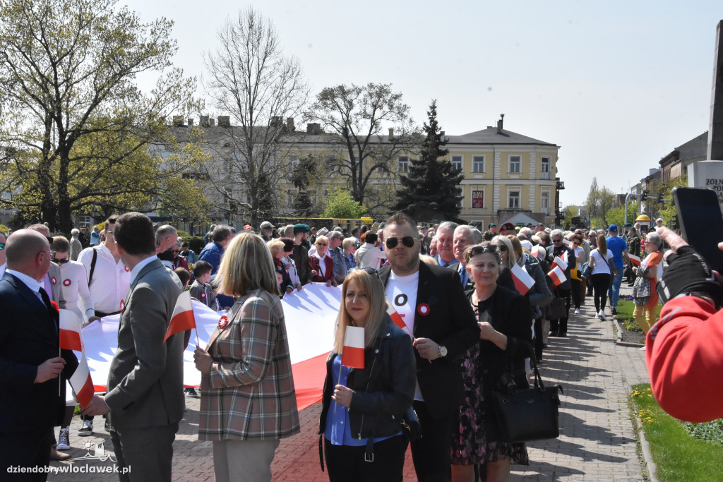 Święto Flagi. Kilkaset osób z biało-czerwoną