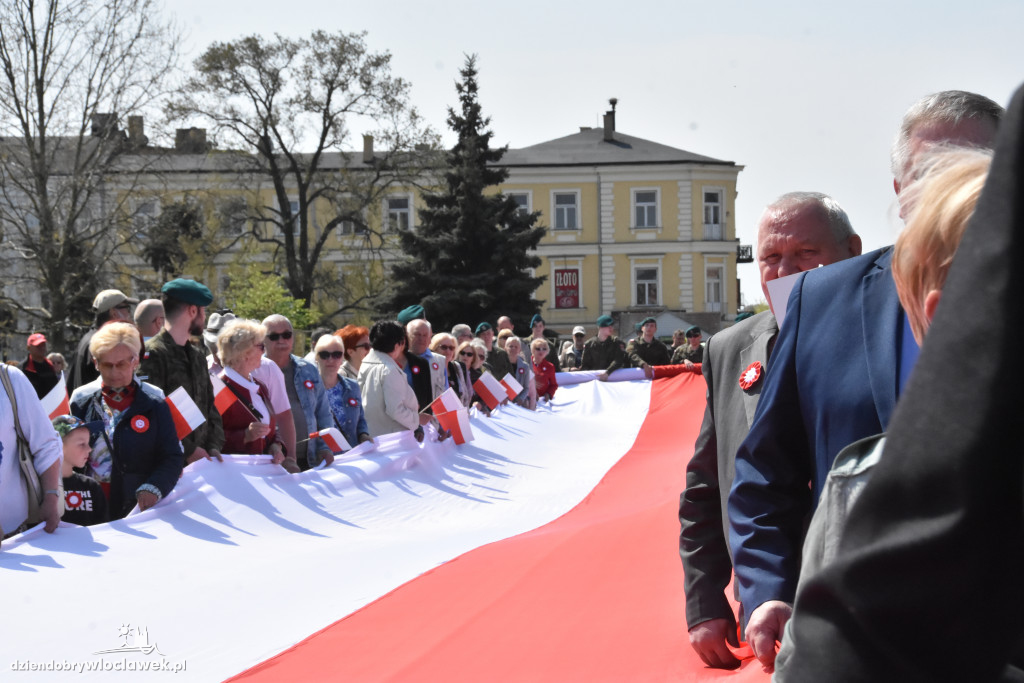 Święto Flagi. Kilkaset osób z biało-czerwoną