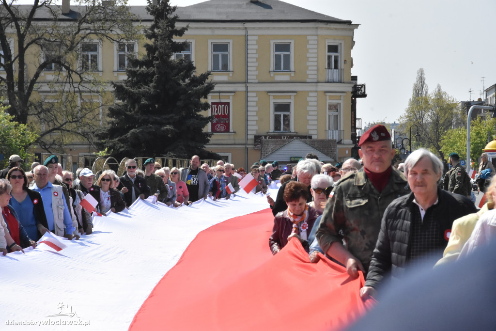 Święto Flagi. Kilkaset osób z biało-czerwoną