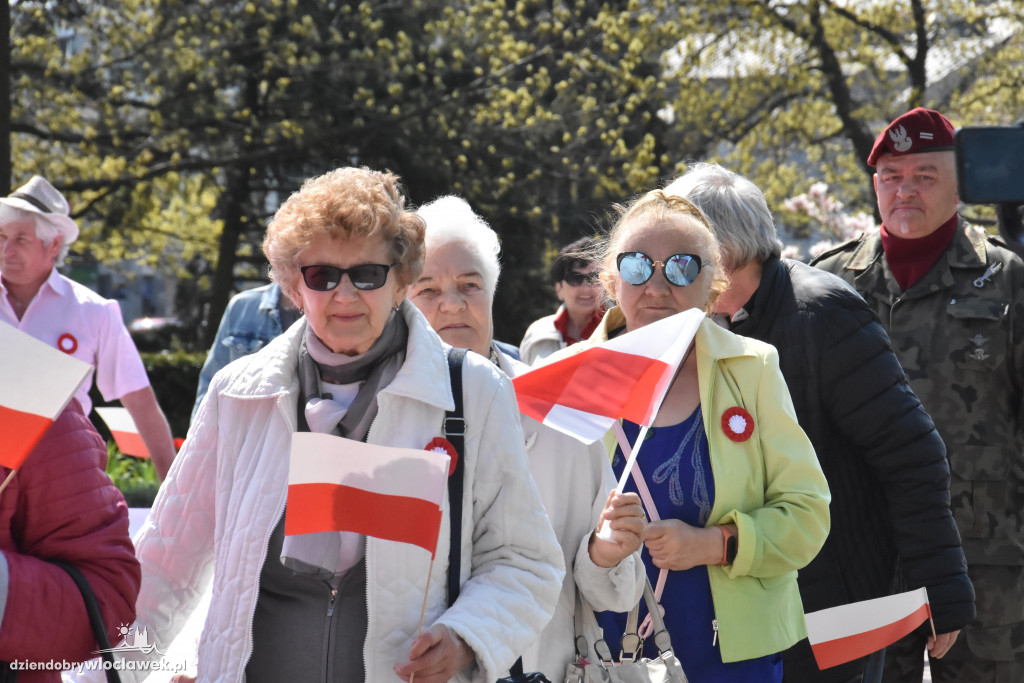 Święto Flagi. Kilkaset osób z biało-czerwoną