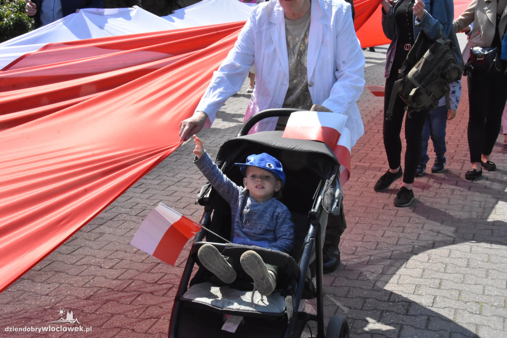 Święto Flagi. Kilkaset osób z biało-czerwoną