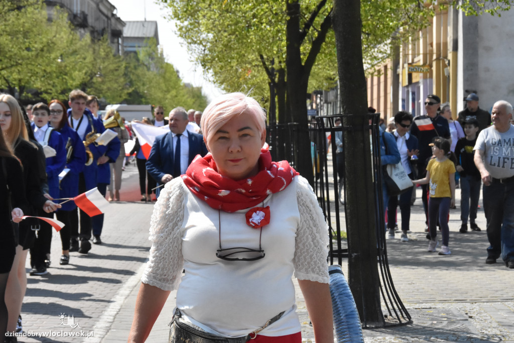 Święto Flagi. Kilkaset osób z biało-czerwoną