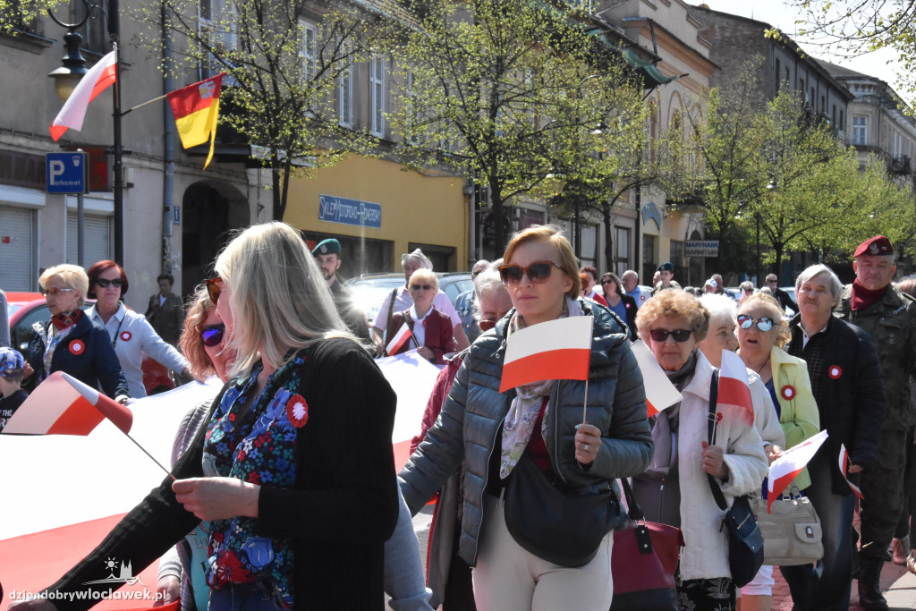 Święto Flagi. Kilkaset osób z biało-czerwoną