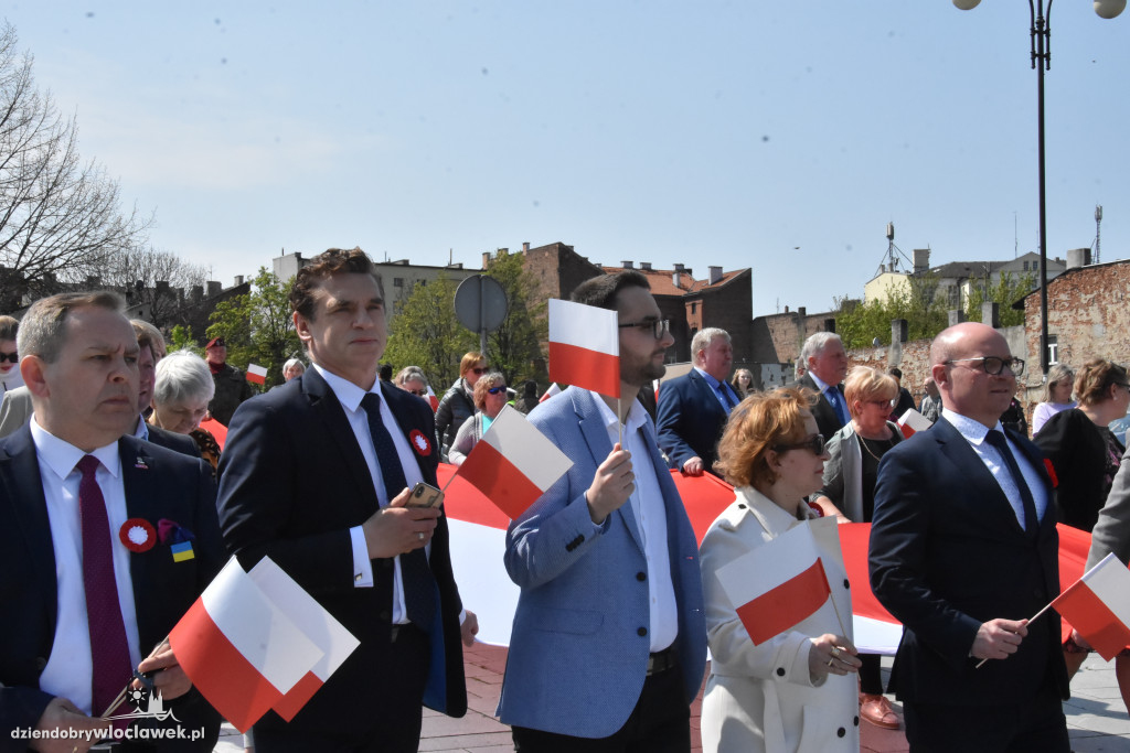 Święto Flagi. Kilkaset osób z biało-czerwoną