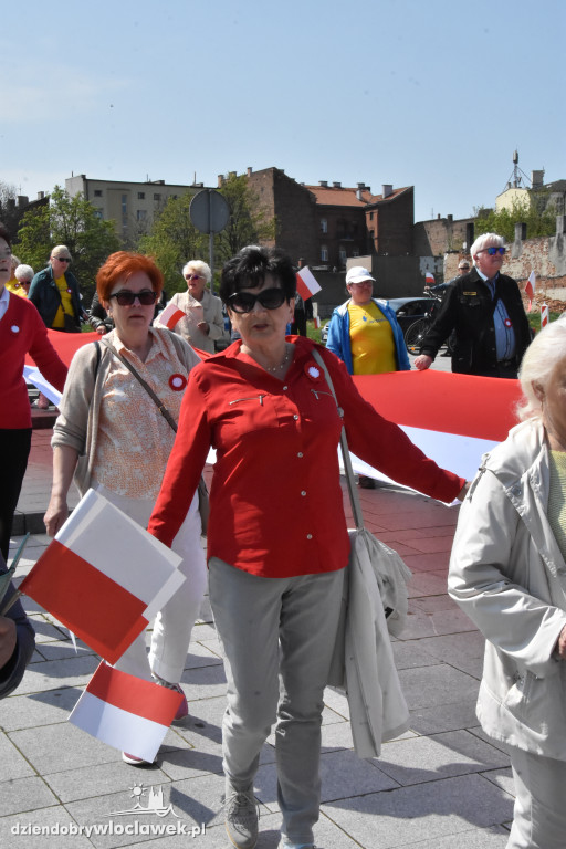 Święto Flagi. Kilkaset osób z biało-czerwoną