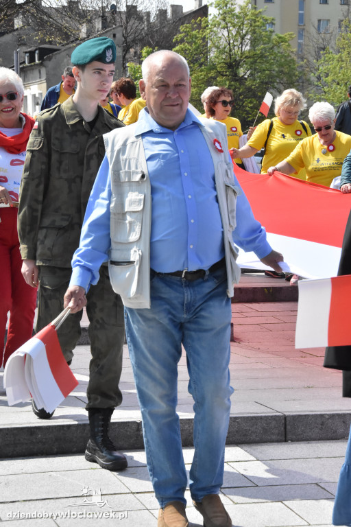 Święto Flagi. Kilkaset osób z biało-czerwoną