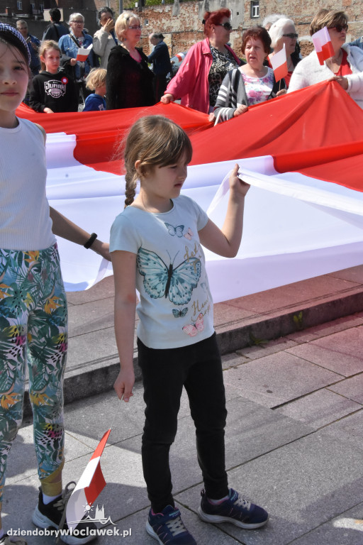 Święto Flagi. Kilkaset osób z biało-czerwoną