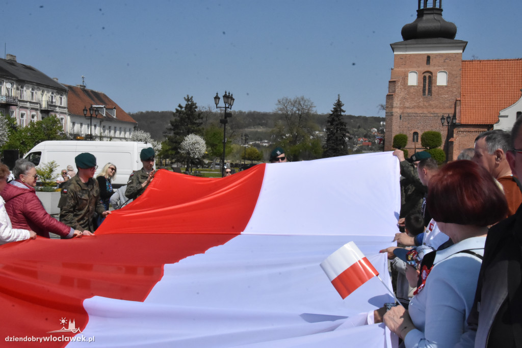 Święto Flagi. Kilkaset osób z biało-czerwoną