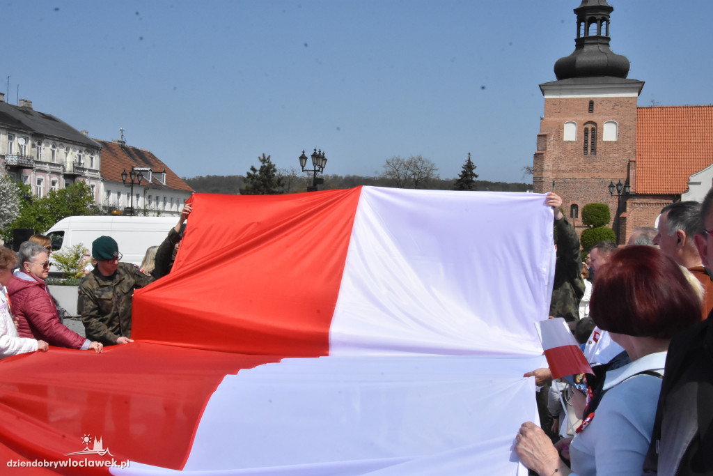 Święto Flagi. Kilkaset osób z biało-czerwoną