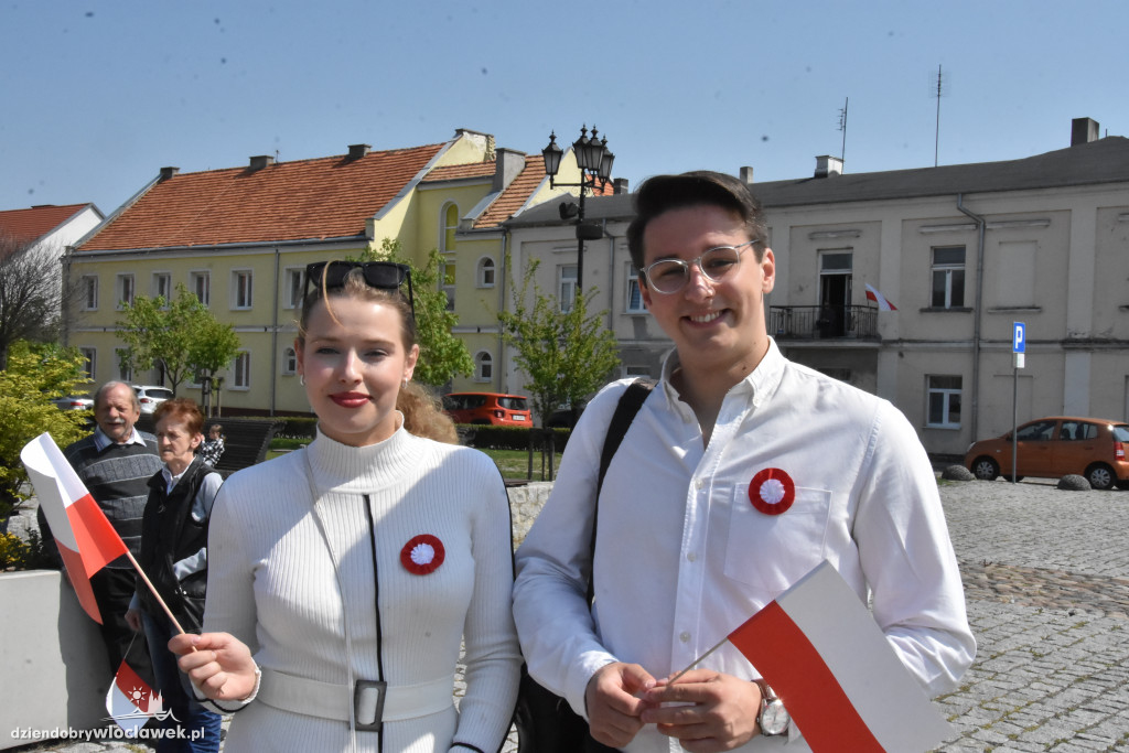 Święto Flagi. Kilkaset osób z biało-czerwoną