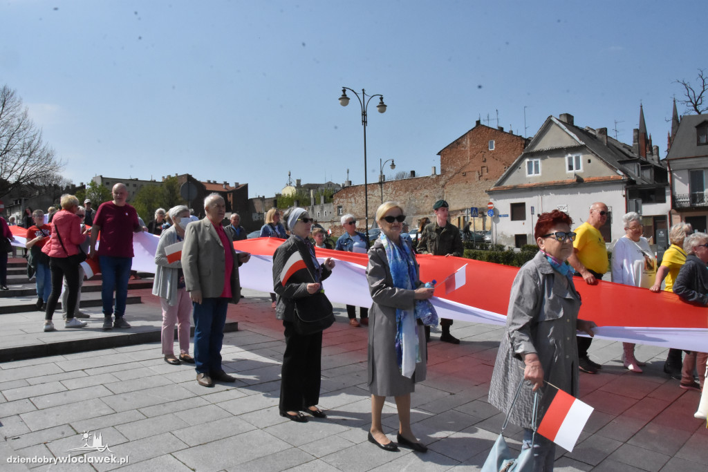 Święto Flagi. Kilkaset osób z biało-czerwoną