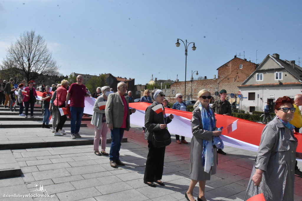 Święto Flagi. Kilkaset osób z biało-czerwoną