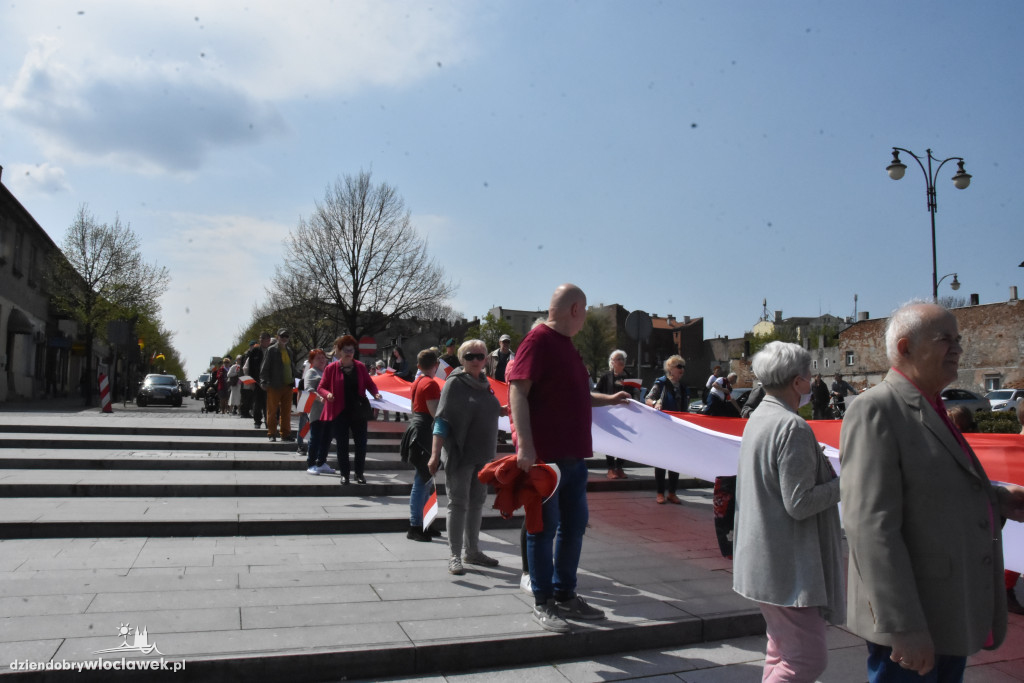 Święto Flagi. Kilkaset osób z biało-czerwoną