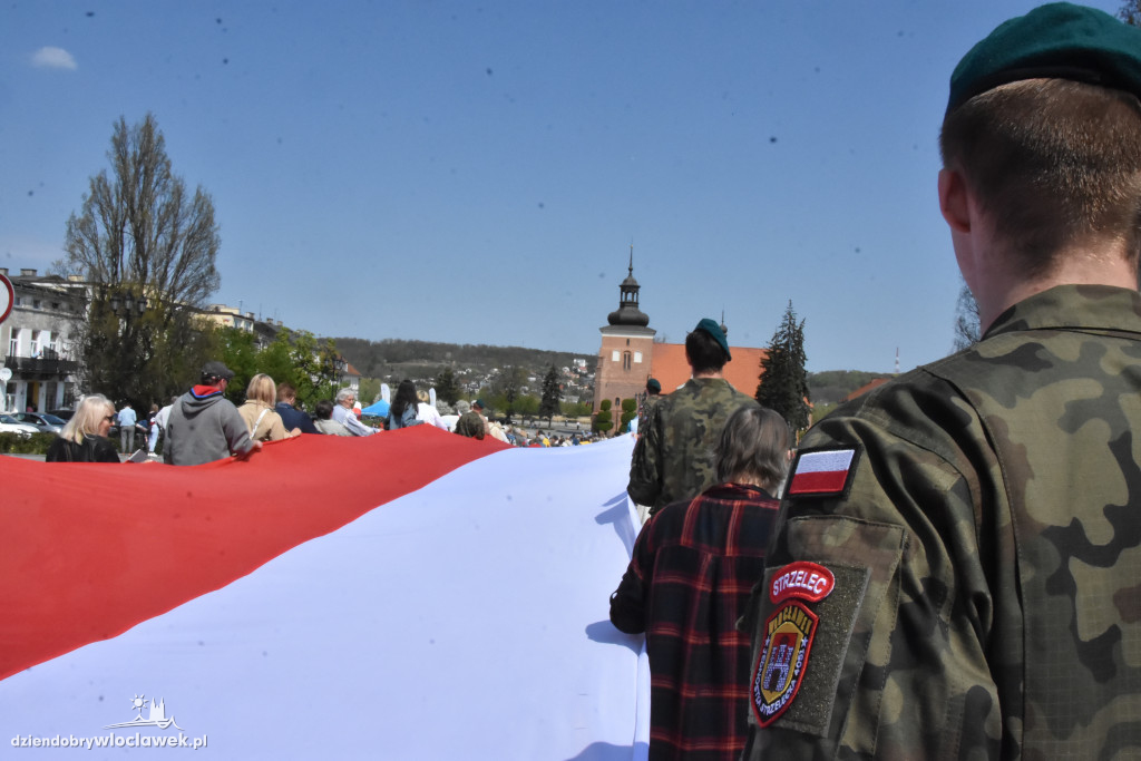 Święto Flagi. Kilkaset osób z biało-czerwoną