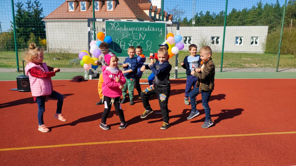 Międzynarodowy Dzień Tańca w Warząchewce