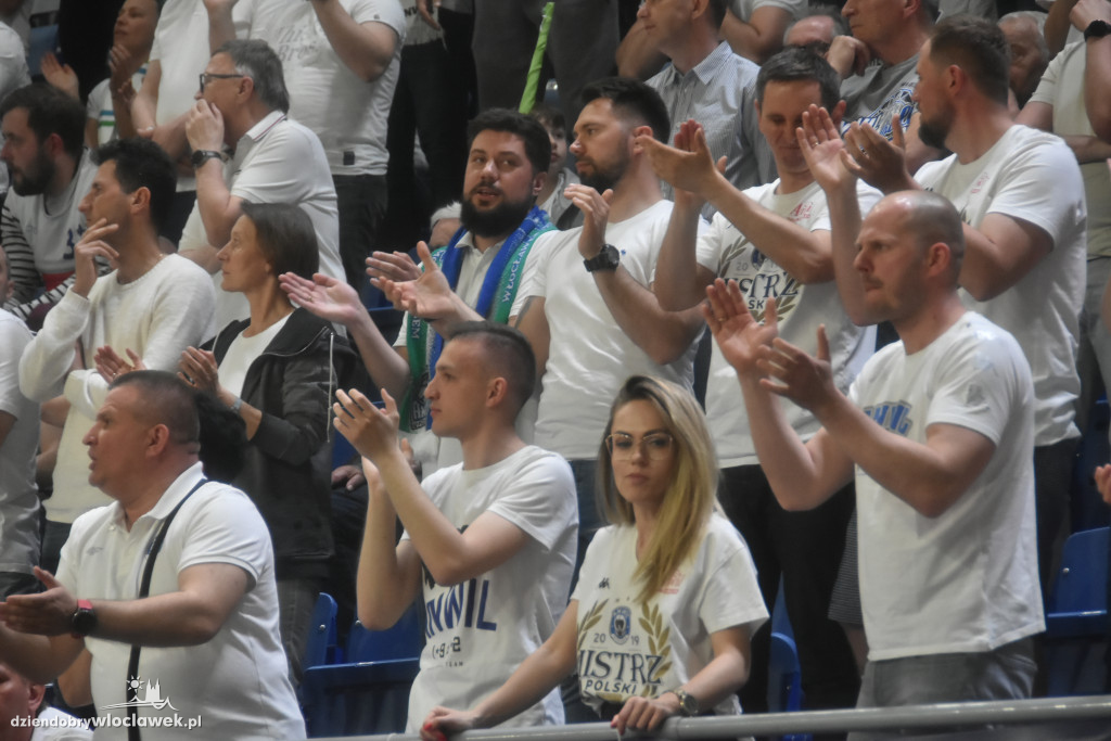 Kibice na meczu z Legią Warszawa