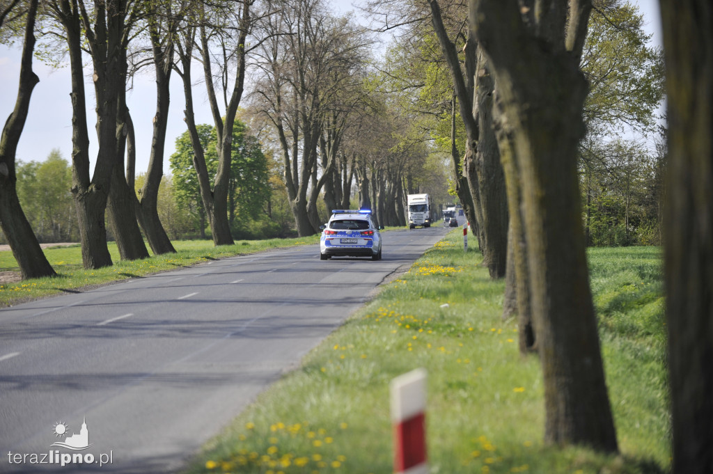 Osobowy citroen wylądował na boku