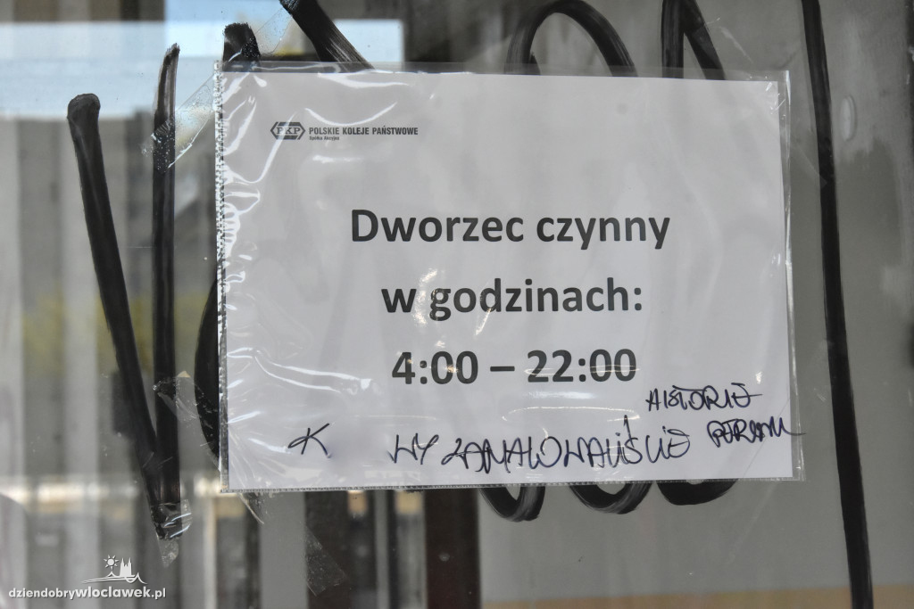 Stacja Zazamcze zmienia się w ruinę