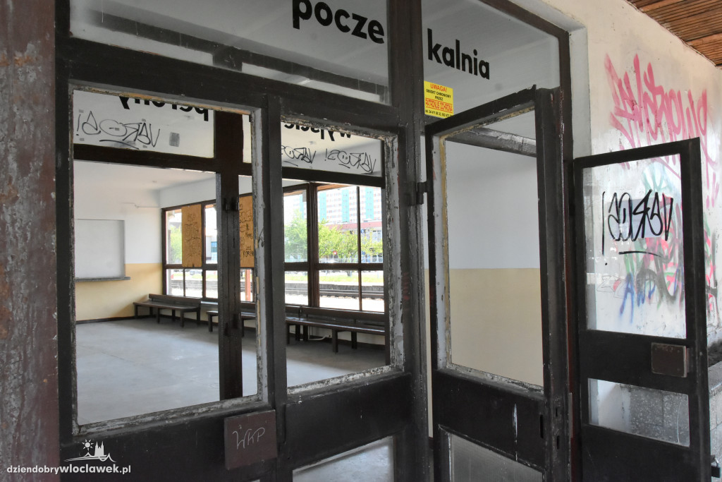 Stacja Zazamcze zmienia się w ruinę