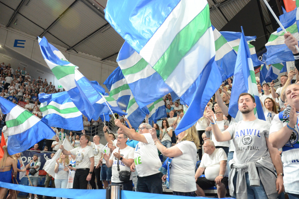 Kibice na 2. meczu półfinału