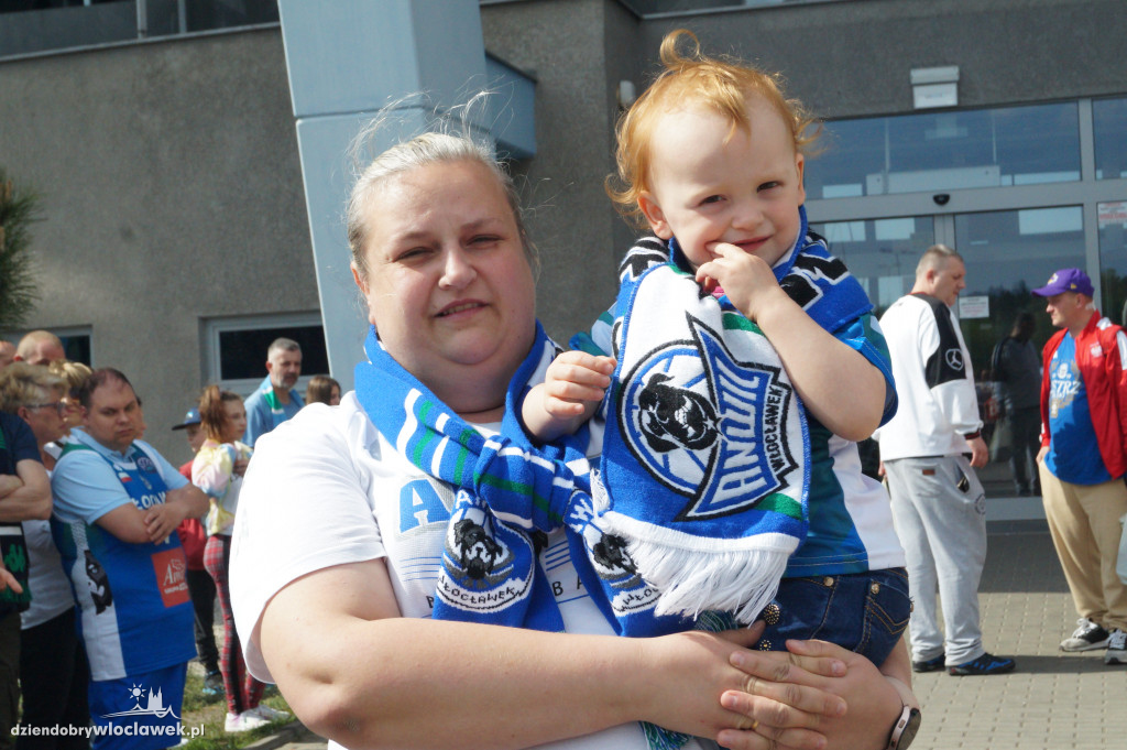 Kibice pożegnali Anwil przez meczem nr 3