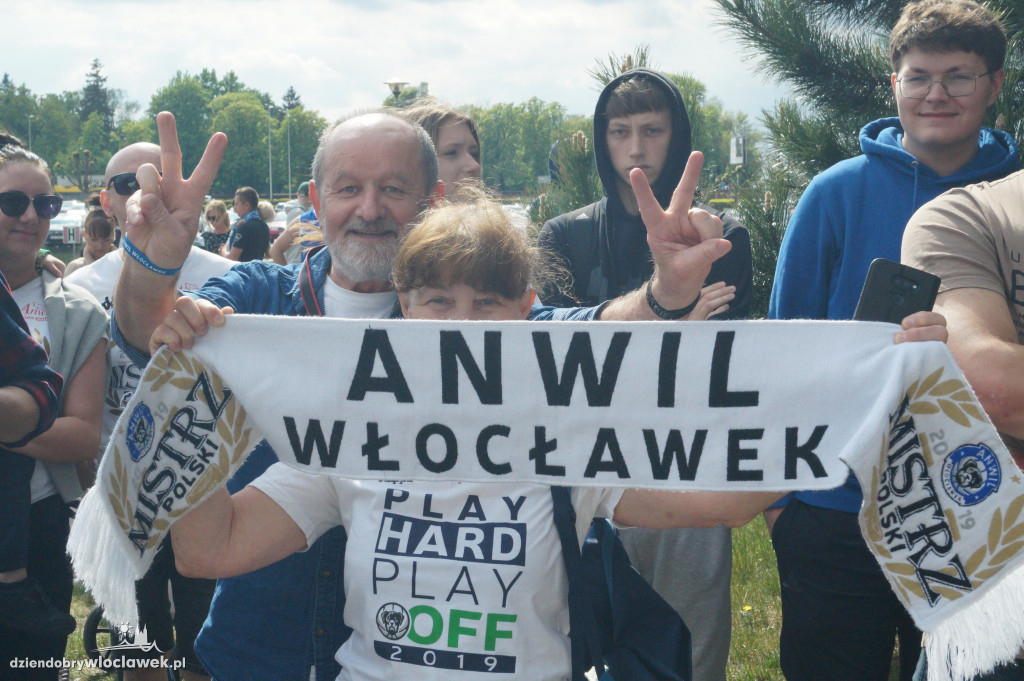 Kibice pożegnali Anwil przez meczem nr 3