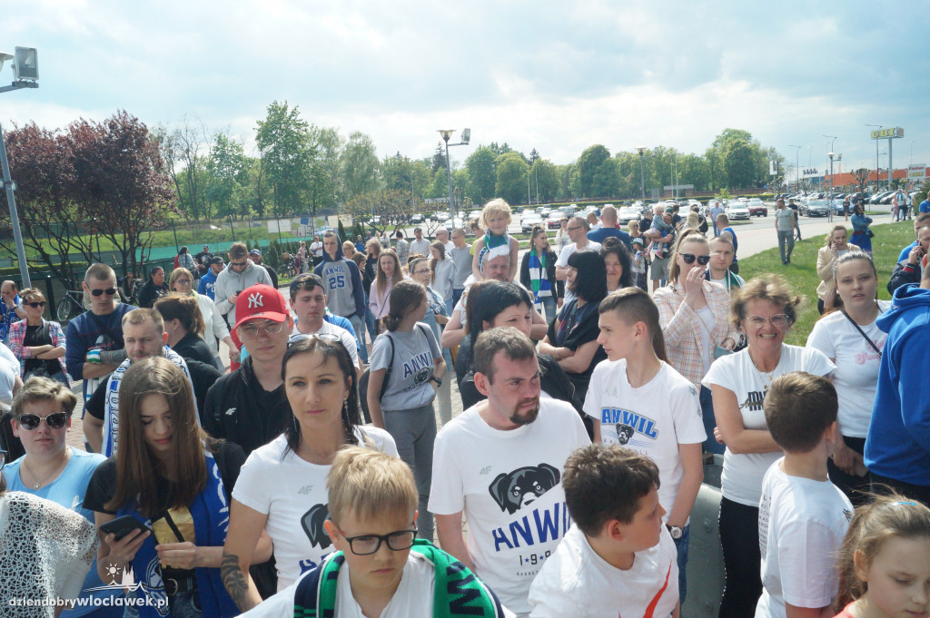 Kibice pożegnali Anwil przez meczem nr 3