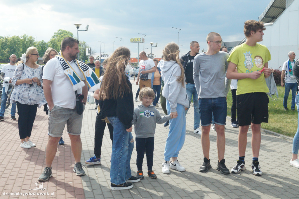Kibice pożegnali Anwil przez meczem nr 3