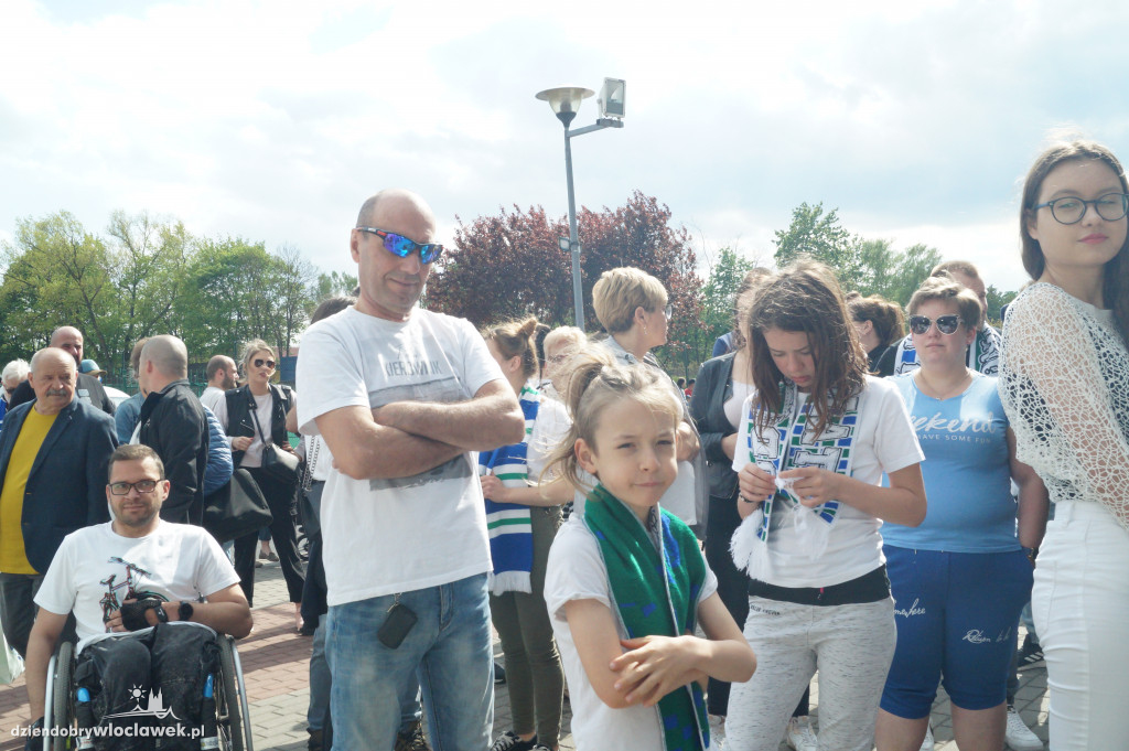 Kibice pożegnali Anwil przez meczem nr 3