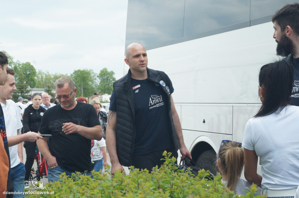 Kibice pożegnali Anwil przez meczem nr 3