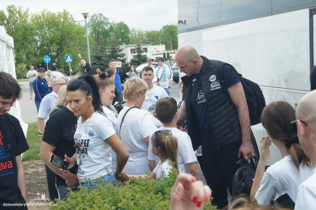 Kibice pożegnali Anwil przez meczem nr 3