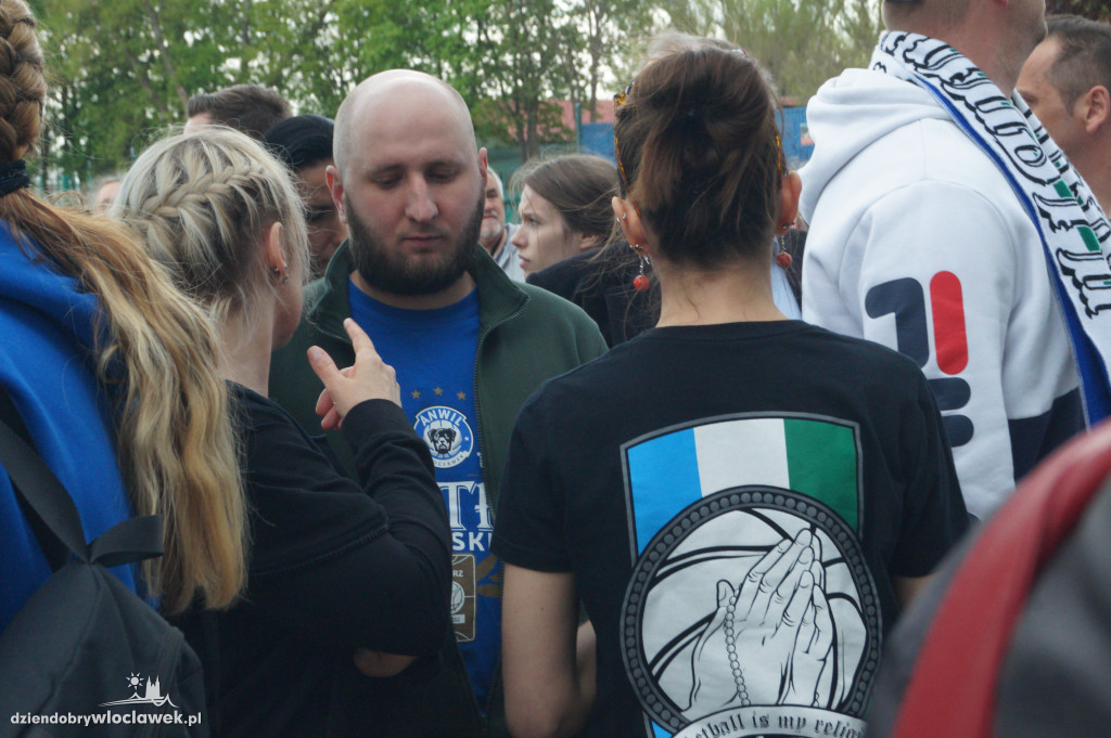Kibice pożegnali Anwil przez meczem nr 3